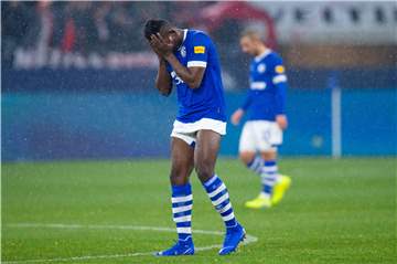 Ein Bild des Jammers: Hamza Mendyl nach dem 0:4 gegen Fortuna Düsseldorf.