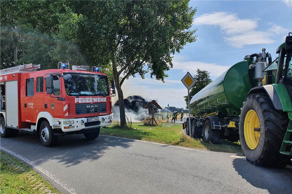 52.000 Liter Wasser für die Feuerwehr Legden: Löschwasser auf Abruf Ein Feuerwehreinsatz im Legdener Wehr. Ein Transportfass hat Wasser zur Einsatzstelle gebracht.