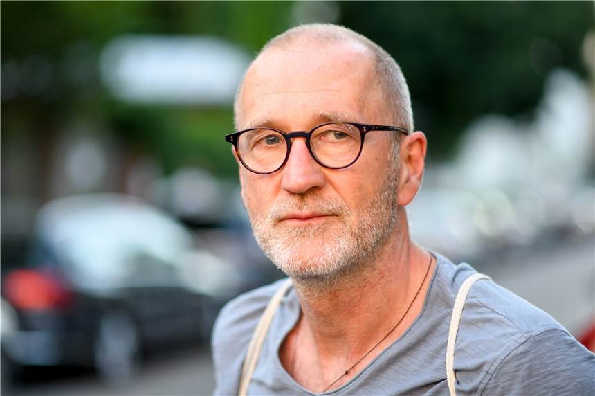 Nach Tönnies-Rücktritt: Lohmeyer möchte wieder Schalke-Mitglied werden „Ein Blauer bleibe ich sowieso immer“: Peter Lohmeyer möchte nach dem Rücktritt von Clemens Tönnies wieder Schalke-Mitglied werden.