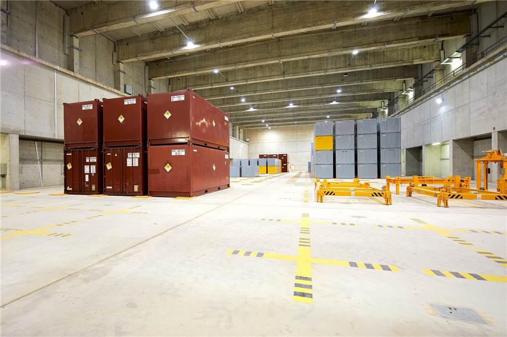 Schacht Konrad wird nicht rechtzeitig fertig: Abtransport ab 2027 klappt nicht Ein Blick auf die Container mit schwach- und mittelradioaktiven Abfällen im Zwischenlager Ahaus. Bis 2057 darf dieser Atommüll in Ahaus gelagert werden.