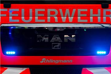 Ein Blick auf einen Einsatzwagen der Feuerwehr. Foto: Mohssen Assanimoghaddam/Archiv