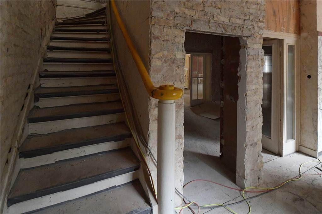 Villa Urbahn in Lünen: Dachsanierung geht weiter nach Corona-Zwangspause Ein Blick in das Treppenhaus der Villa.