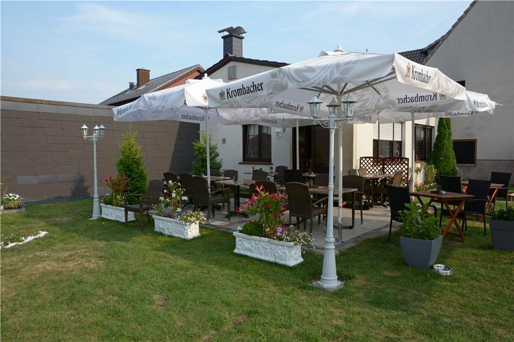 Große Übersicht: Das sind die schönsten Biergärten in Werne Blick in den Biergarten von Maria's Taverne
