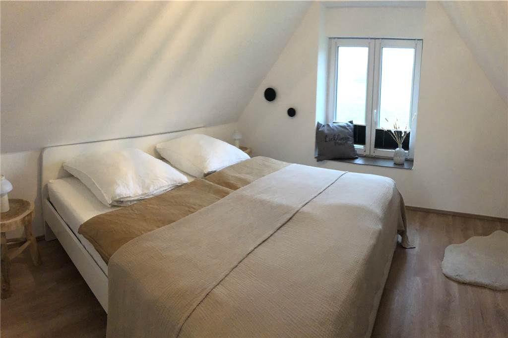 Neues 4-Sterne-Ferienhaus: Annemarie Brilo zeigt die Inneneinrichtung Ein Blick in den Schlafbereich im Obergeschoss