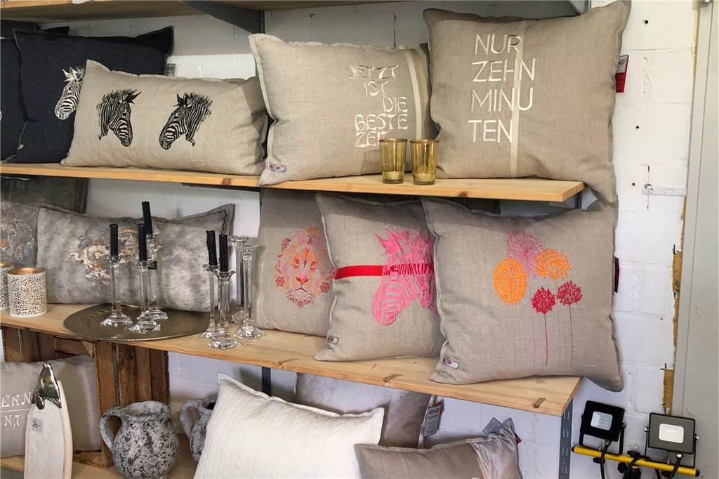 Designerin aus Ahaus macht Mode mit Kissen Ein Blick in den Showroom