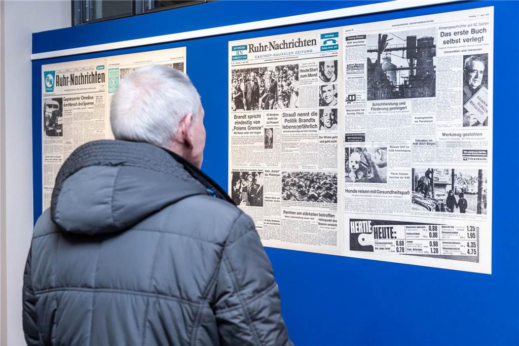 Helmit Orwats Werke werden im Schiffshebewerk versteigert Ein Blick in die Ausstellung "Täglich Bilder fürs Revier. Pressefotografien von Helmut Orwat 1960-1992".