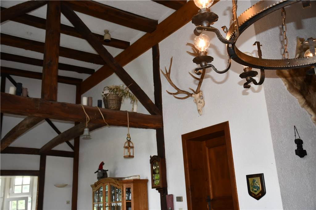 Zur Miete auf der Burg: Wohnen im Borker Haus Dahl Ein Blick in die Eingangshalle vom Haus Dahl. Die Geschichte des Gutes geht bis ins 11. Jahrhundert zurück.