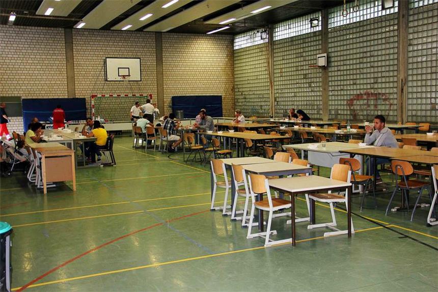 Stadt Lünen bereitet sich auf weitere Flüchtlinge vor Ein Blick in die Notunterkunft in Wethmar.