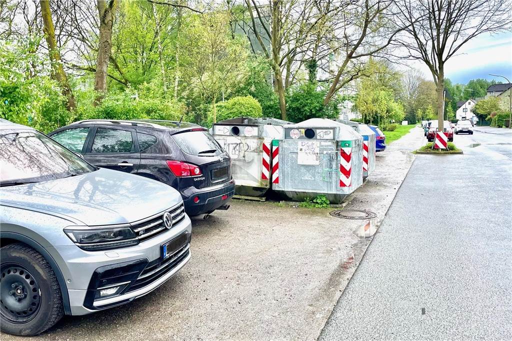 Die Parksituation an Weiße-Ewald-Straße in Dortmund-Aplerbeck.