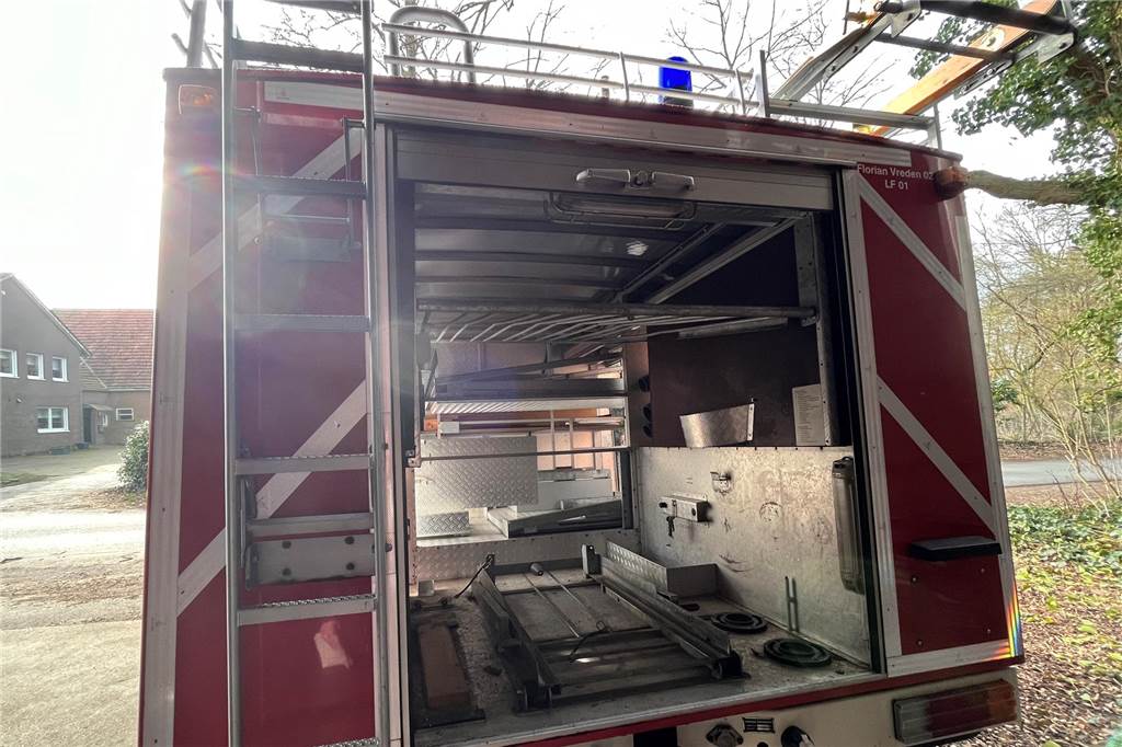 Ein Stück Feuerwehrgeschichte: Löschfahrzeug LF8 wird versteigert Ein Blick ins (leer geräumte) Innere.