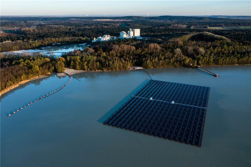 Schalter umgelegt: Riesige Silbersee-Solaranlage in Haltern geht ans Netz Ein Blick von oben: Die Solaranlage misst etwa 1,8 Hektar.