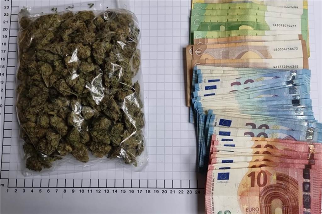 Der Geruch eines Bochumers kam ihm zum Verhängnis: Die Ermittlungen laufen Marihuana und Bargeld