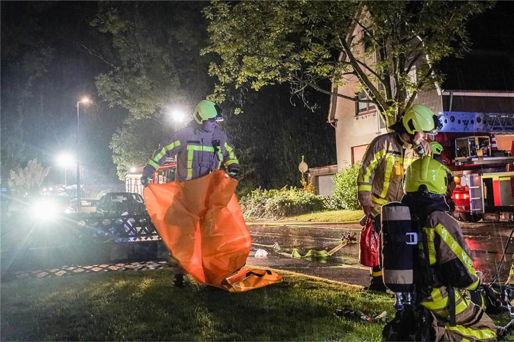 Ein Brand in einer Wohnung führte in der Nacht zu Donnerstag (10.10.2024) zu einem großen Einsatz der Feuerwehr an der Groppenbachstraße.