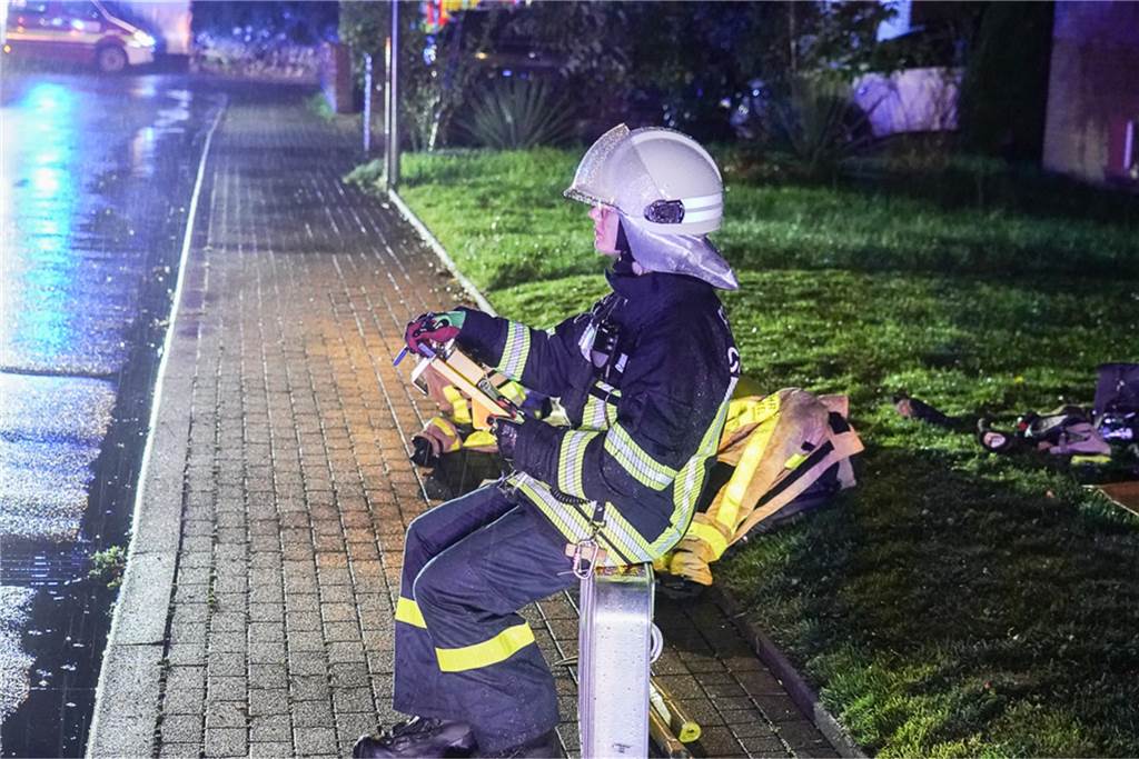 Ein Brand in einer Wohnung führte in der Nacht zu Donnerstag (10.10.2024) zu einem großen Einsatz der Feuerwehr an der Groppenbachstraße.