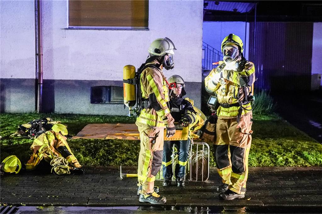 Ein Brand in einer Wohnung führte in der Nacht zu Donnerstag (10.10.2024) zu einem großen Einsatz der Feuerwehr an der Groppenbachstraße.