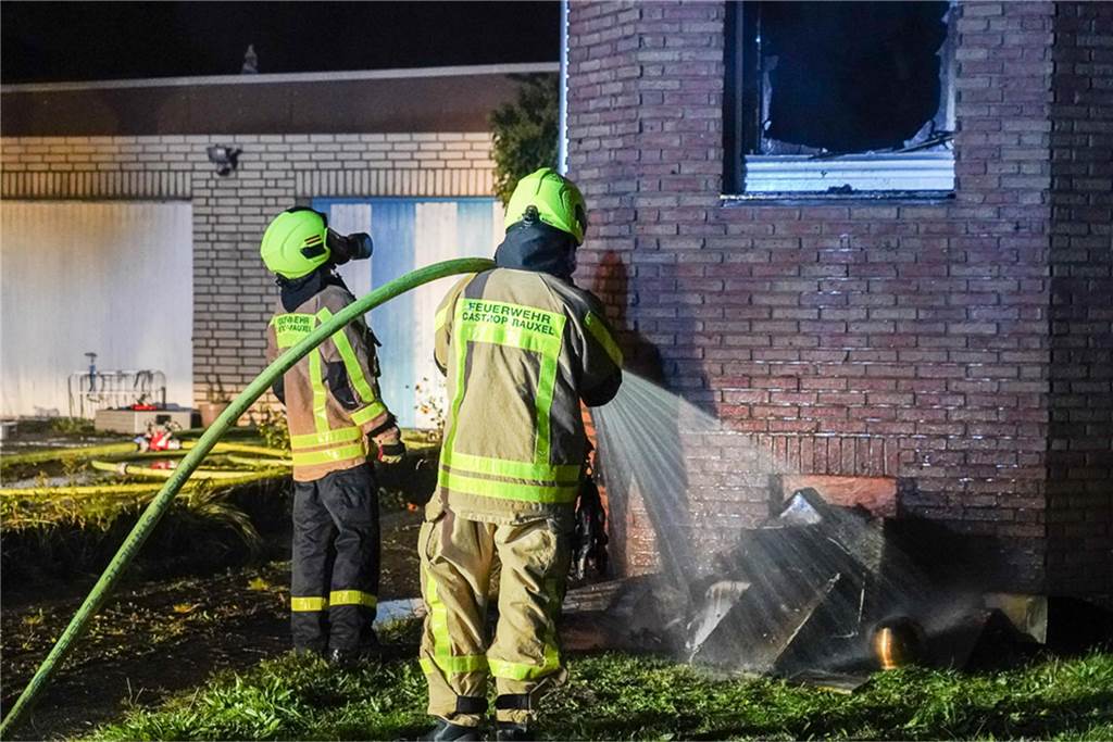 Ein Brand in einer Wohnung führte in der Nacht zu Donnerstag (10.10.2024) zu einem großen Einsatz der Feuerwehr an der Groppenbachstraße.