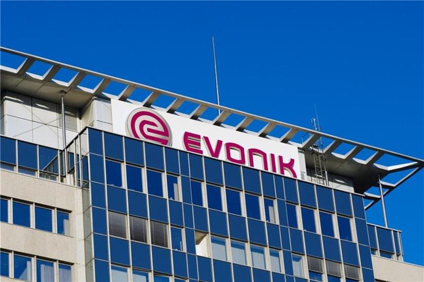 Übernahmen nutzen Evonik - aber Gewinn sinkt Ein Bürohaus des Evonik-Konzerns. Foto: Bernd Thissen/Archiv