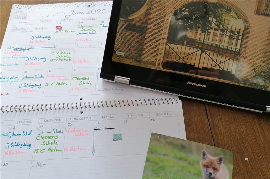 Einblicke in den Corona-Alltag: Die Vorfreude auf die Schule steigt! Ein bunter Kalender,Videos und Post der Lehrer, das alles gehört zu unserem neuen Corona-Schul-Alltag.