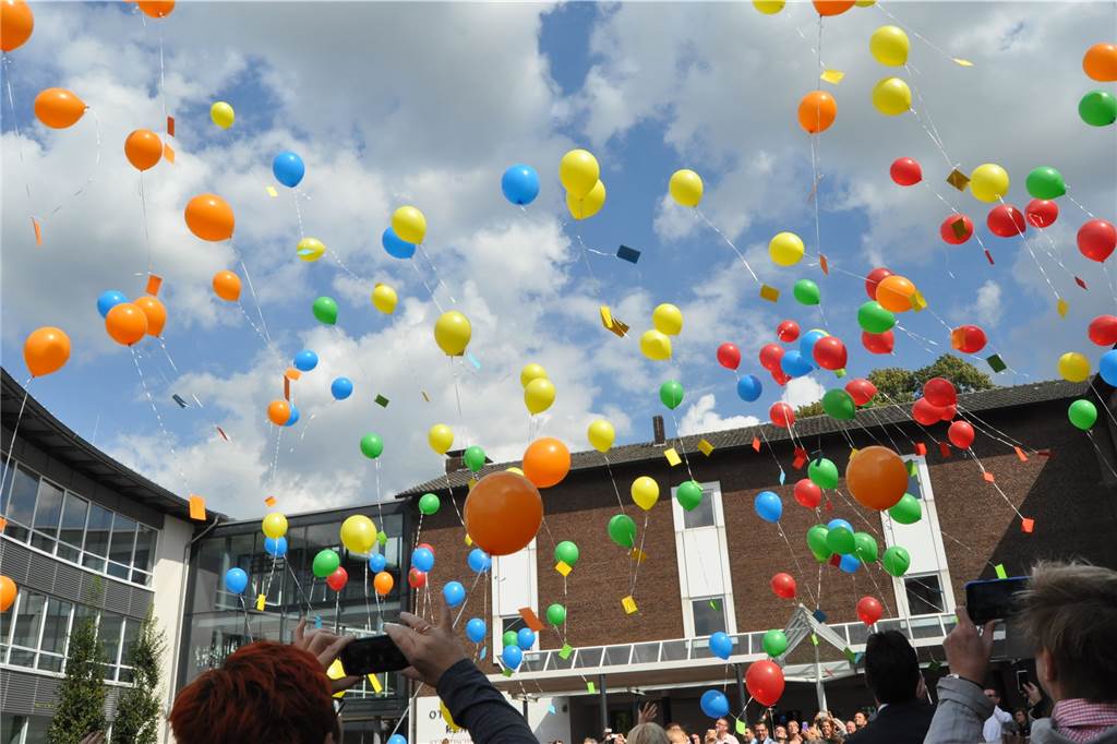 Ein buntes Fest war die Eröffnung der Sekundarschule im Jahr 2014. Fünf Jahre später gibt es einen Vorstoß zur Gründung einer Gesamtschule.