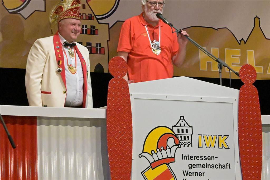Ein buntes Programm, das die Besucher schon früh auf die Tanzfläche zog - damit begeisterte die IWK am Samstagabend bei ihrer Galasitzung.