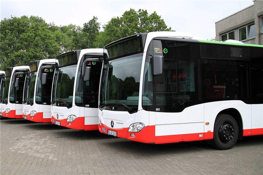 Linienbus fuhr sich bei Wendemanöver auf Provinzialstraße fest Ein Bus aus der Flotte der Bogestra hat sich am Donnerstagmorgen in Dortmund festgefahren.