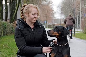 Ein Champion und seine stolze Besitzerin: Dobermann Franyo hat dem Lebensweg von Sonja Lanfer eine neue Richtung gegeben.