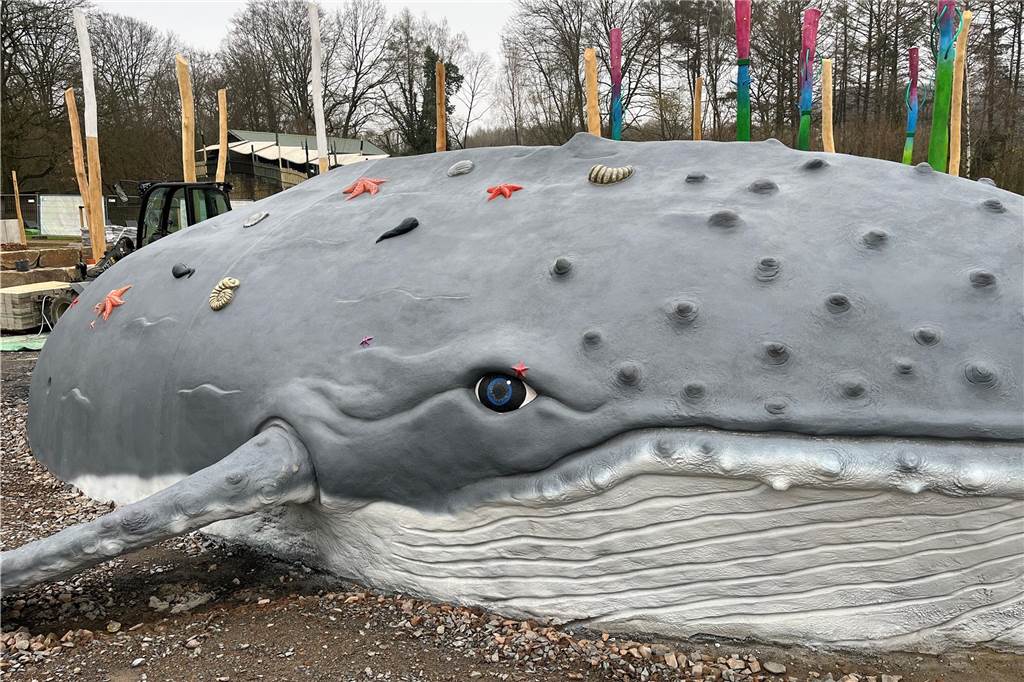 Ein Wal aus Beton im Ketteler Hof in Haltern