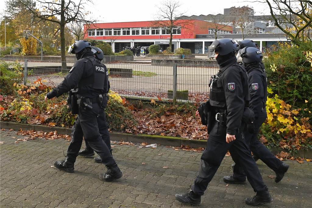 Ein Drohanruf sorgte am Mittwochmorgen für einen Großeinsatz der Polizei an der Neuen Schule Dorsten. 