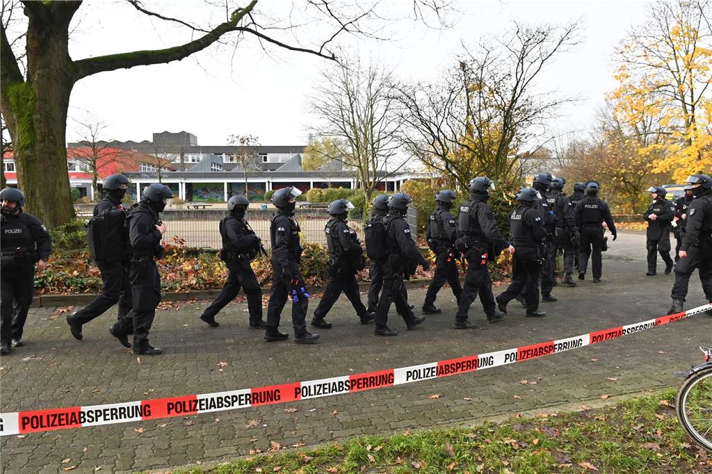 Ein Drohanruf sorgte am Mittwochmorgen für einen Großeinsatz der Polizei an der Neuen Schule Dorsten. 