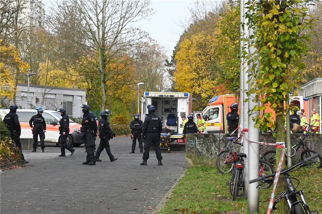 Ein Drohanruf sorgte am Mittwochmorgen für einen Großeinsatz der Polizei an der Neuen Schule Dorsten. 