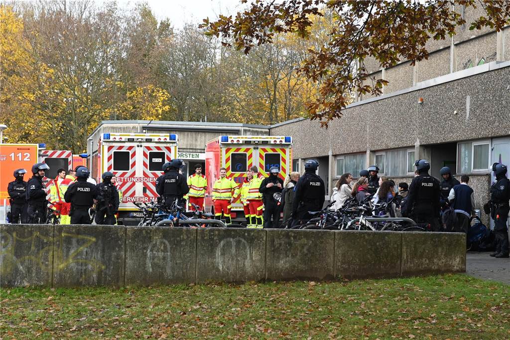 Ein Drohanruf sorgte am Mittwochmorgen für einen Großeinsatz der Polizei an der Neuen Schule Dorsten. 