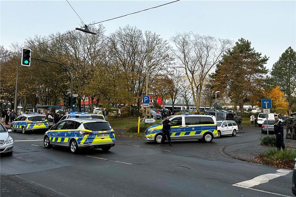 Ein Drohanruf sorgte am Mittwochmorgen für einen Großeinsatz der Polizei an der Neuen Schule Dorsten. 