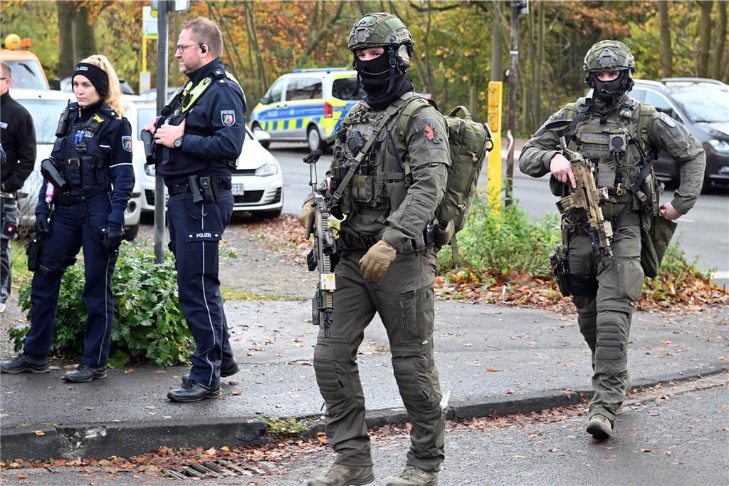 Ein Drohanruf sorgte am Mittwochmorgen für einen Großeinsatz der Polizei an der Neuen Schule Dorsten. 