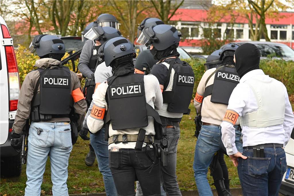 Ein Drohanruf sorgte am Mittwochmorgen für einen Großeinsatz der Polizei an der Neuen Schule Dorsten. 