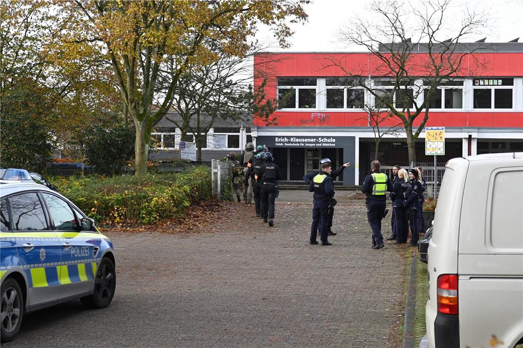 Ein Drohanruf sorgte am Mittwochmorgen für einen Großeinsatz der Polizei an der Neuen Schule Dorsten. 