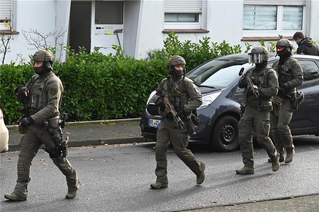 Ein Drohanruf sorgte am Mittwochmorgen für einen Großeinsatz der Polizei an der Neuen Schule Dorsten. 