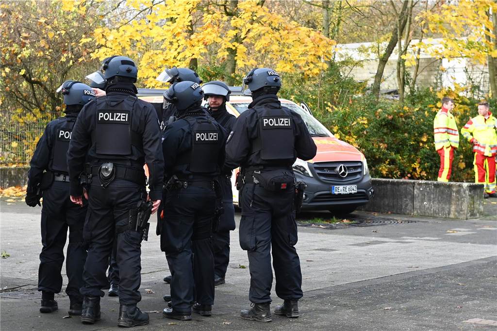 Ein Drohanruf sorgte am Mittwochmorgen für einen Großeinsatz der Polizei an der Neuen Schule Dorsten. 