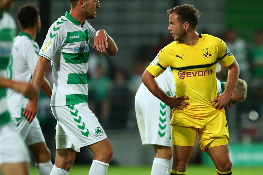 90 Minuten auf der BVB-Bank! Wieder kein Platz für Götze Ein durchwachsener Auftritt beim Pokalsieg in Fürth kostete Götze gleich seinen Platz im Team.