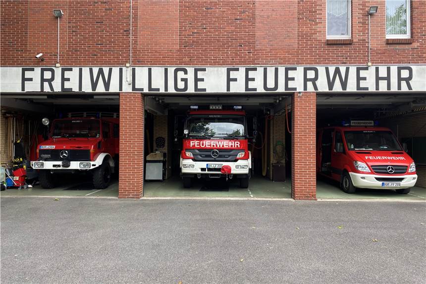 Feuerwehr Ahaus löscht künftig auch in Vreden Ein Einsatzfahrzeug der Feuerwehr in Alstätte oder Ottenstein wird in Zukunft bei einem Brand in Teilen Vredens zur Unterstützung ausrücken.