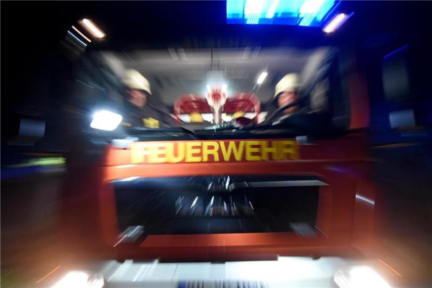 Karnevalsumzug in Hagen wegen Wohnungsbrand abgebrochen Ein Einsatzwagen der Feuerwehr. Foto: Carsten Rehder/Archiv