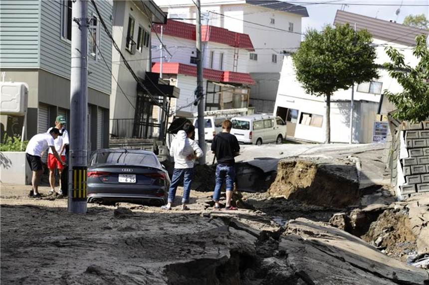 Tote und schwere Schäden durch starkes Erdbeben in Nordjapan Ein Erdbeben der Stärke 6,7 hat auf Japans nördlicher Hauptinsel Hokkaido Schäden verursacht. Foto: kyodo