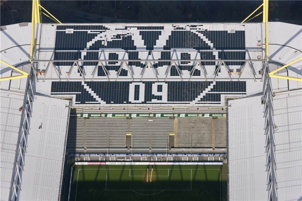 Energiekrise trifft die Bundesliga: Diese Einsparungsziele verfolgt der BVB Die Solaranlage auf dem Dach des Signal Iduna Parks.