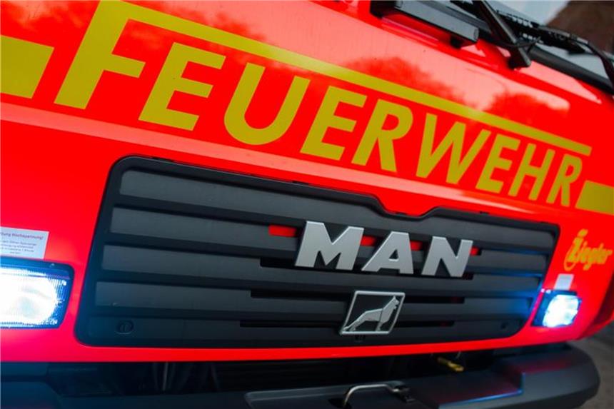 Pferd in Brücke eingebrochen: Feuerwehr befreit „Pepsi“ Ein Fahrzeug der Feuerwehr. Foto: Daniel Bockwoldt/Archiv