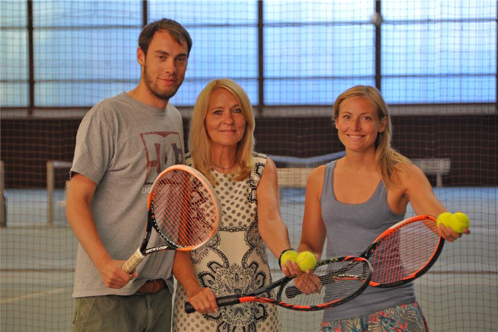 Das Herzstück des Sportforums wird geschlossen Ein Familienbetrieb: Das Sportforum wird geleitet von Doris Langer (M.) sowie ihrem Sohn Johannes (l.) und ihrer Tochter Anne.