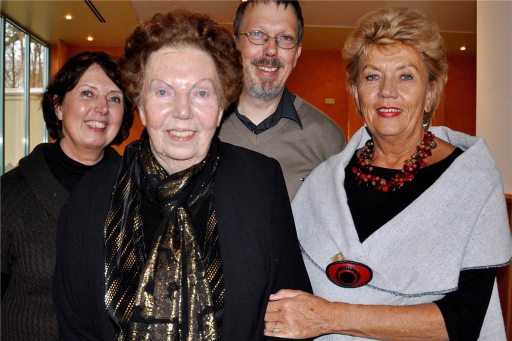 Meta Rentzsch ist tot - „Du hast unser Leben so wunderbar verändert“ Ein Familienfoto vom 90. Geburtstag: Meta Rentzsch mit ihren Kindern Uschi, Michael und Hiltraud.