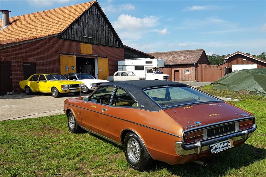 Det Müller mit Kamerateam zu Besuch bei Freund und Auto-Fan in Vreden Ein Fastback hat eine Neigung, die vom Dach bis zur hinteren Stoßstange durchgeht. So wie der Granada von Claas Cynapolt.