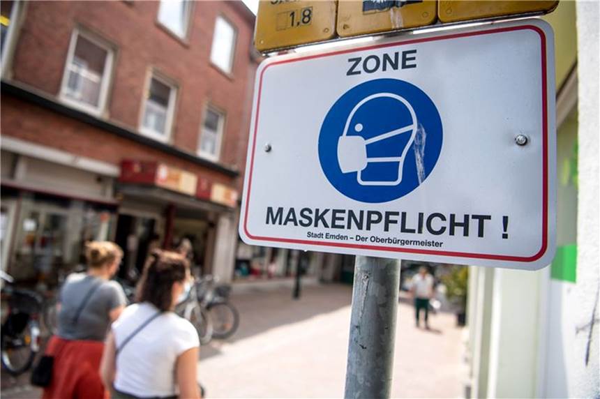 Partys und Masken-Lockerungen: Corona-Regeln bröckeln weiter Ein Festhalten an der Maskenpflicht im Freien wird auch von vielen Experten als unnötig angesehen. In Innenräumen sieht das anders aus.