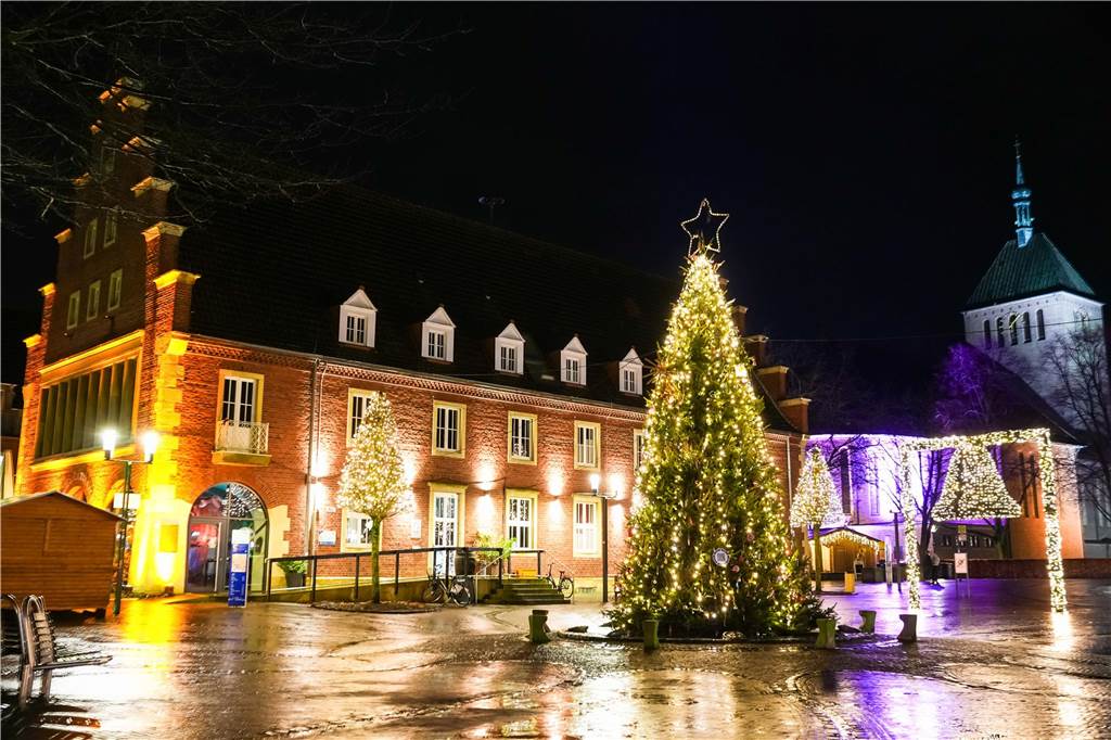 Altes Rathaus beleuchtet