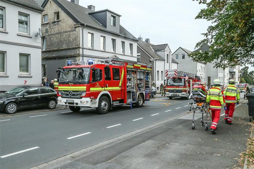 Kellerbrand sorgte für Sperrung der Hangeneystraße Ein Feuerwehreinsatz bei einem Kellerbrand sorgte am Samstagmittag für die Sperrung der Hangeneystraße.