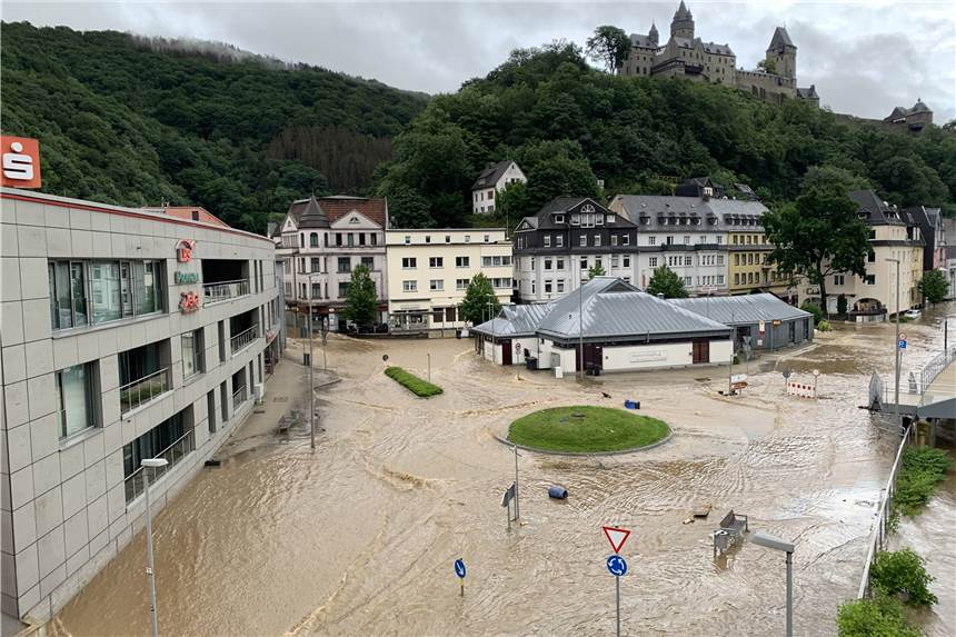 Zwei Feuerwehrleute sterben bei Rettungsarbeiten im Sauerland Ein Feuerwehrmann in Altena ist bei Rettungsarbeiten ertrunken. Ein paar Stunden später wurde der zweite Todesfall bekannt.